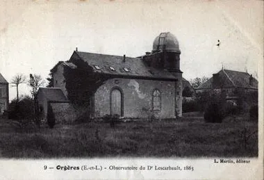 A monochrome picture postcard of a small stone building with a domed observatory turret at one end, standing in rough grass with other roofs behind. The printed caption reads: 9 - Orgères (E.-et-L.) - Observatoire du Dr Lescarbault, 1863